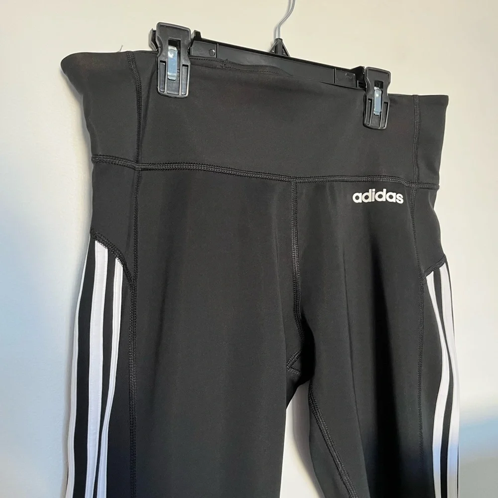 Woman’s Adidas workout leggings - Picture 3 of 5